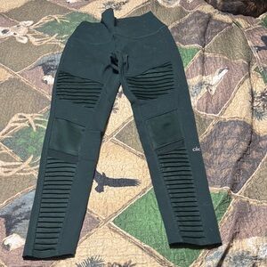 ALO Yoga Dark Green Ribbed Leggings